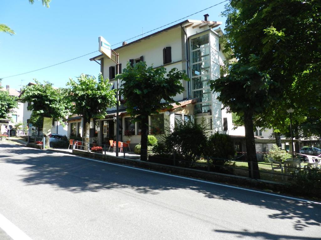 Albergo Ristorante Villa Svizzera Vidiciatico Eksteriør billede